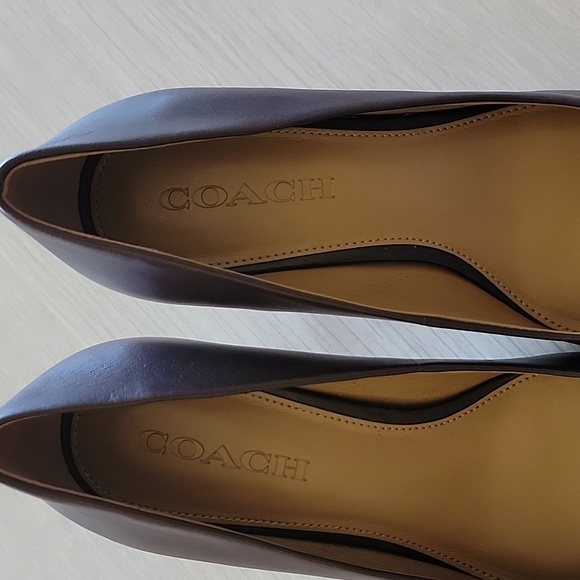 Coach "lauri" kitten heel. Size 8. Dark brown. - Picture 2 of 6